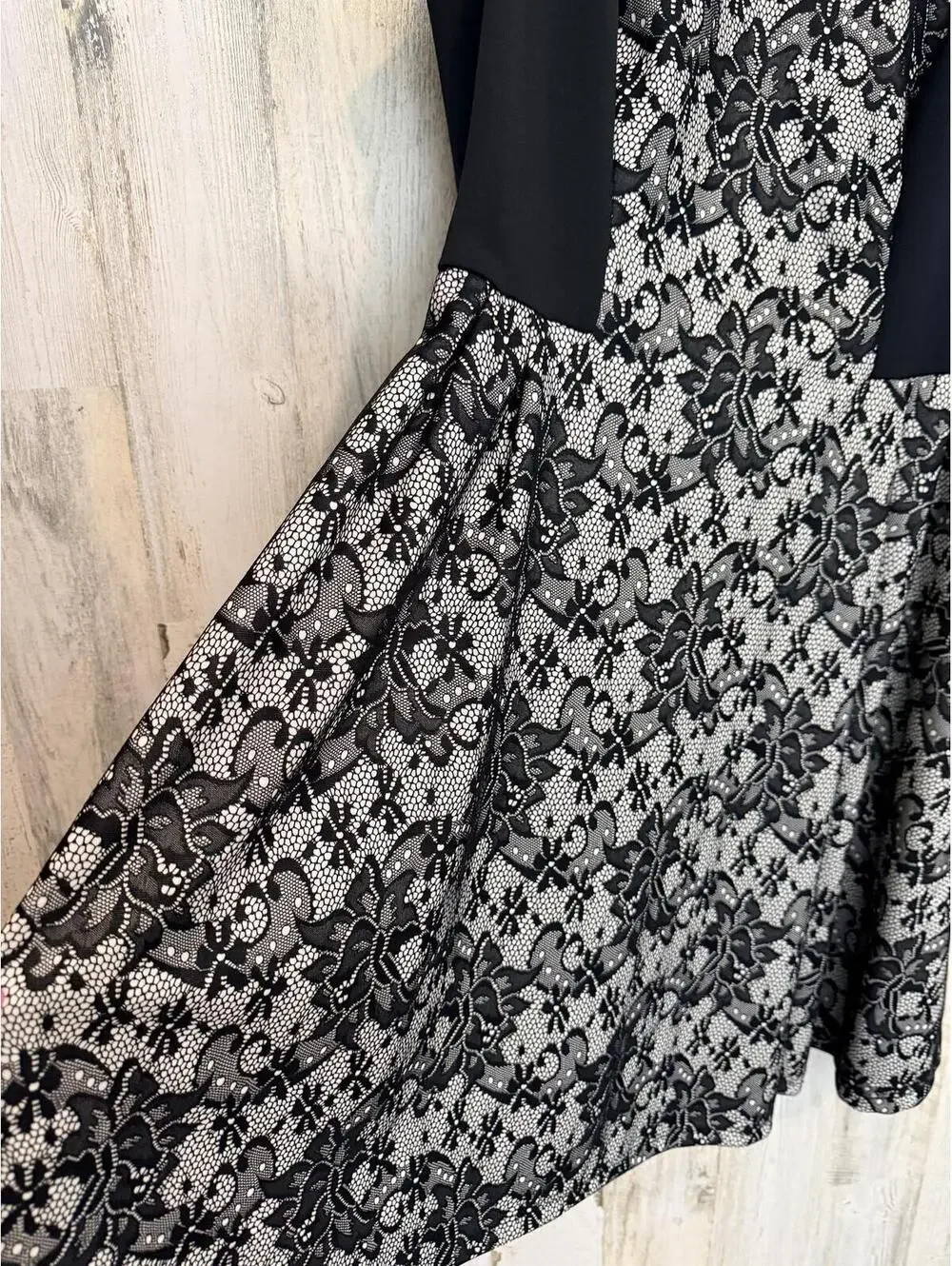 ROBBIE BEE Women's 12 Black White Lace Fit Flare Dress USA - Picture 6 of 12